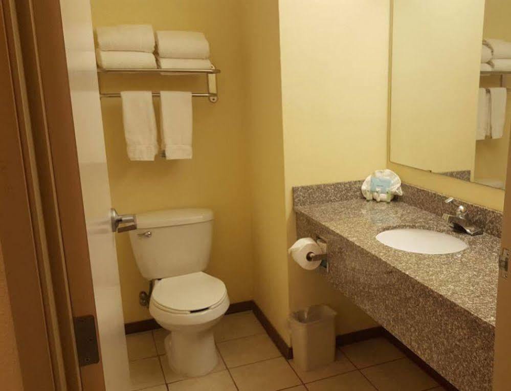 Reddy Hotel Plainview Zewnętrze zdjęcie